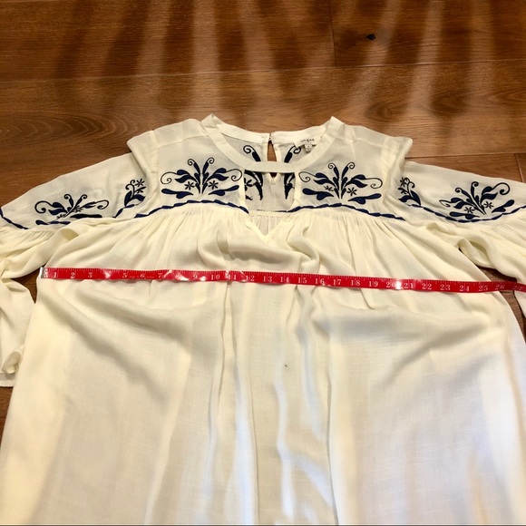 Flowy White Dress with Embroidered Detailing - Picture 11 of 13